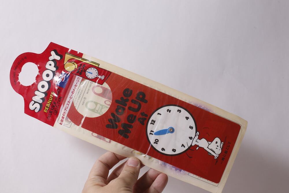 Snoopy Peanuts Wake Me Up At Door Knob Hanger Collectible ~ 260812-WH 1244
